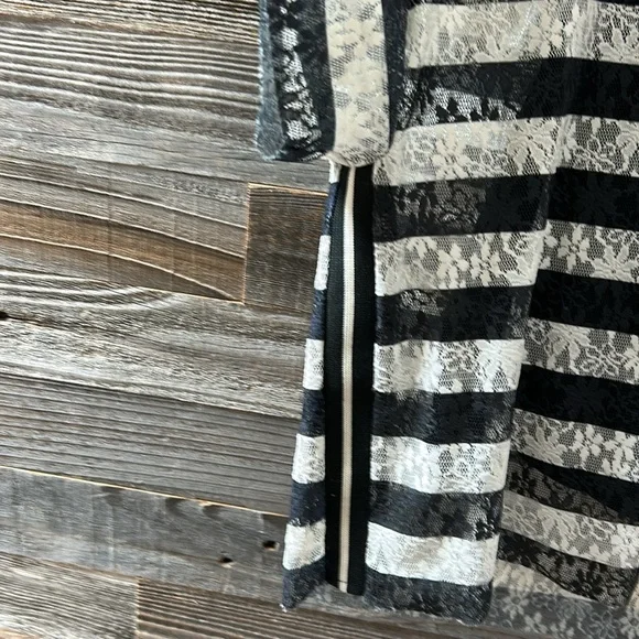 Zara Black and White Stripe Floral Lace Semi Sheer Top Size Small - Picture 4 of 8